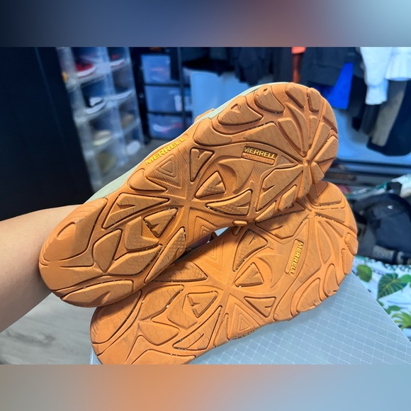 Size 8 Merrel Sandals - Picture 2 of 3